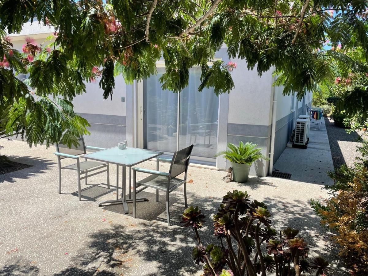 Suite indépendante standing, terrasse arborée et parking privé discret dans villa contemporaine avec piscine. La Valette-du-Var Extérieur photo